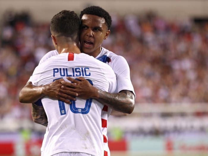 mckennie-pulisic-hug-usmnt-curacao.jpg
